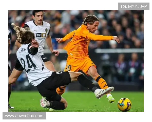 普斯卡什逝世19周年皇马官网致敬队史传奇射手