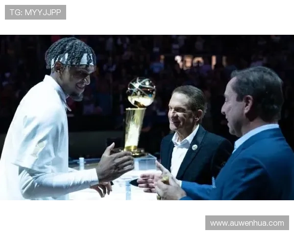 科尔怀念卢尼在大通中心的热烈掌声期待再次相聚的美好时刻